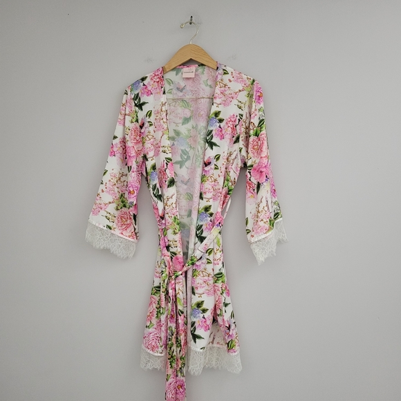 Homebodii Floral Robe Medium - Picture 1 of 10